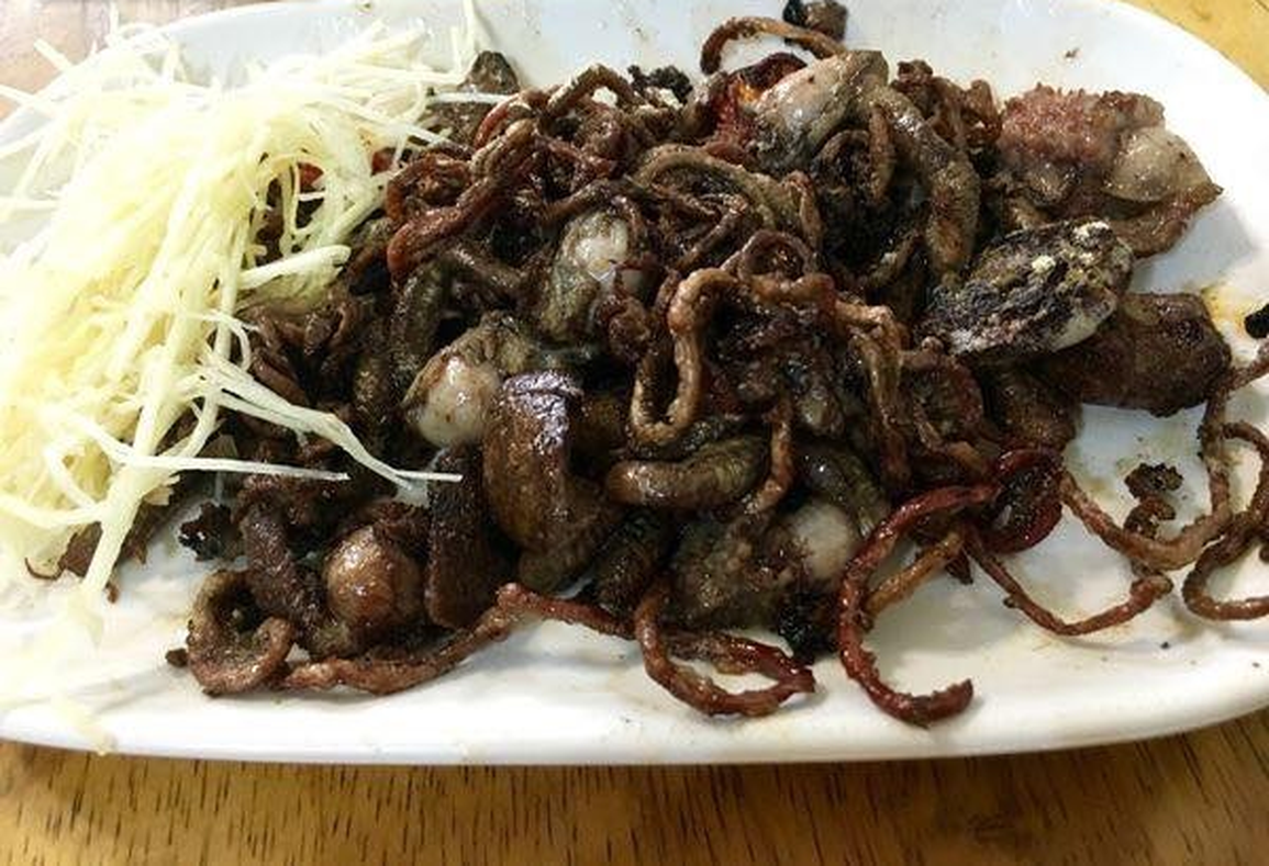Đặc sản giống con giun khiến thực khách gọi liền lúc 30 đĩa cho bõ thèm - 3 Đặc sản giống con giun khiến thực khách gọi liền lúc 30 đĩa cho bõ thèm - 3