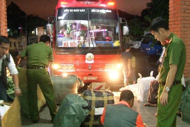 Đang bắt hàng lậu thì phát hiện hơn 300kg thịt chó bốc mùi hôi thối