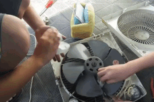 Hè về, vệ sinh quạt hộp: Nghe đã thấy ngại nhưng vẫn cần làm vì lý do này