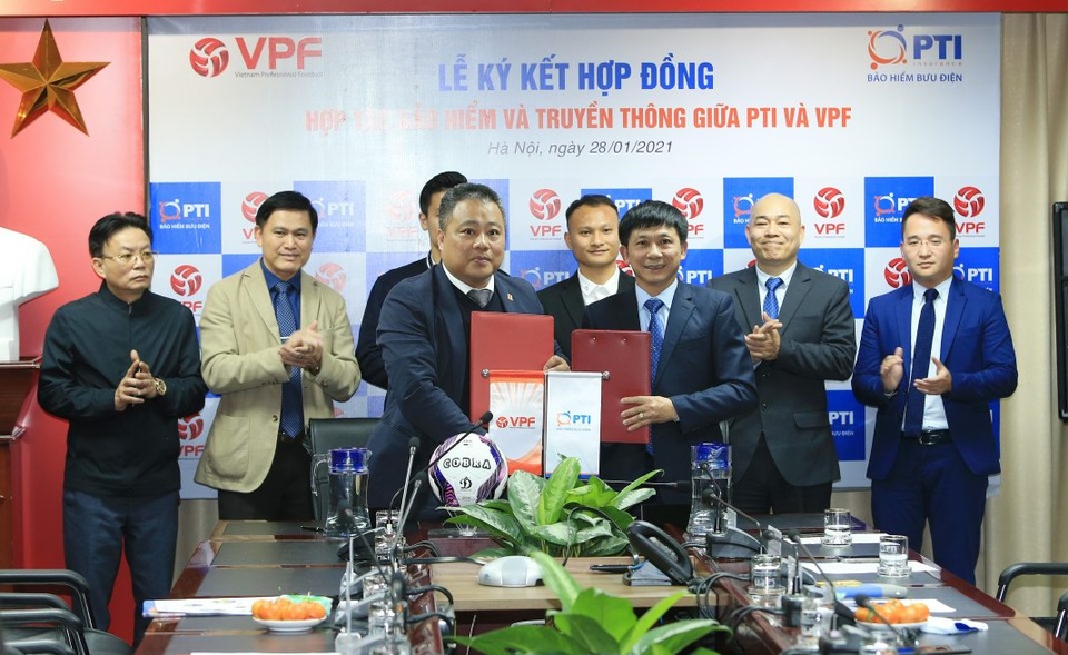 Cầu thủ thi đấu tại V-League 2021 sẽ được bảo hiểm tới 300 triệu đồng - 1 Cầu thủ thi đấu tại V-League 2021 sẽ được bảo hiểm tới 300 triệu đồng - 1