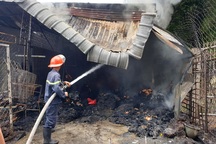 Cháy kho vải nghi do đốt rác