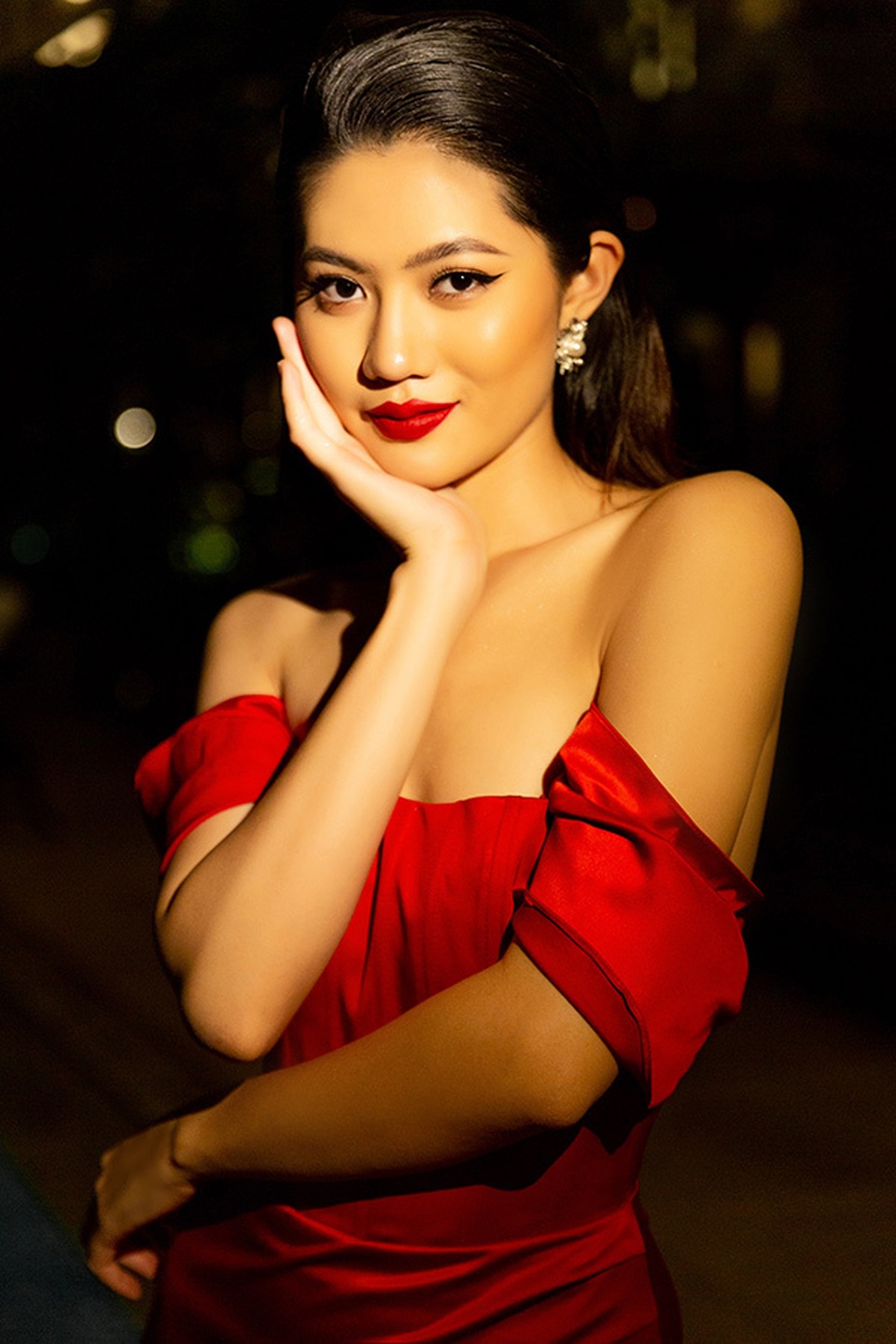Hoa hậu Vũ Hương Giang vô cùng gợi cảm với váy cắt xẻ - 6 Hoa hậu Vũ Hương Giang vô cùng gợi cảm với váy cắt xẻ - 6