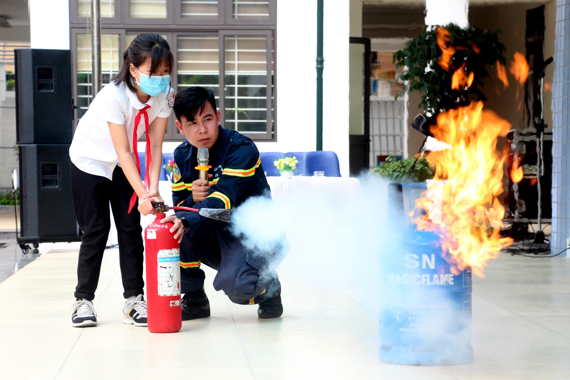 Hình tượng người lính cứu hỏa được khắc họa đậm nét qua cuộc thi PCCCCNCH - 9 Hình tượng người lính cứu hỏa được khắc họa đậm nét qua cuộc thi PCCCCNCH - 9