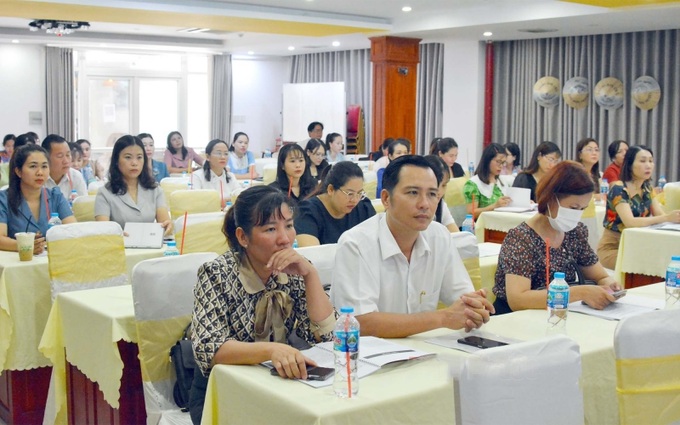 Các đại biểu cùng khách mời dự tập huấn nâng cao năng lực thực hiện công tác bình đẳng giới, vì sự tiến bộ của phụ nữ tỉnh Bình Phước năm 2023.