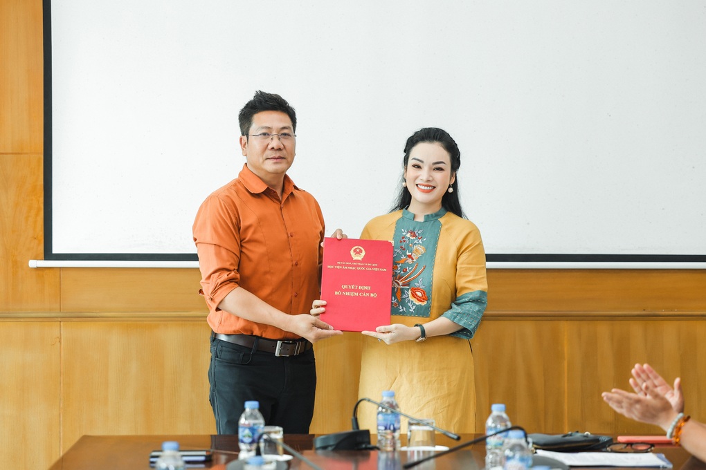 NSƯT Tân Nhàn được bổ nhiệm Trưởng khoa Thanh nhạc Học viện Âm nhạc - 1 NSƯT Tân Nhàn được bổ nhiệm Trưởng khoa Thanh nhạc Học viện Âm nhạc - 1