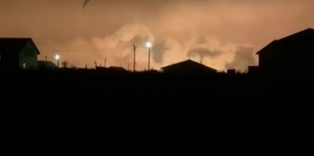 Báo Ukraine: Kiev tấn công căn cứ máy bay Nga, phá hủy 700 quả bom - 1