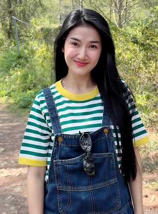 "Nữ hoàng phim xưa" Quỳnh Lam hạnh phúc bên bạn trai cao 1,8m kém 9 tuổi - 8 "Nữ hoàng phim xưa" Quỳnh Lam hạnh phúc bên bạn trai cao 1,8m kém 9 tuổi - 8