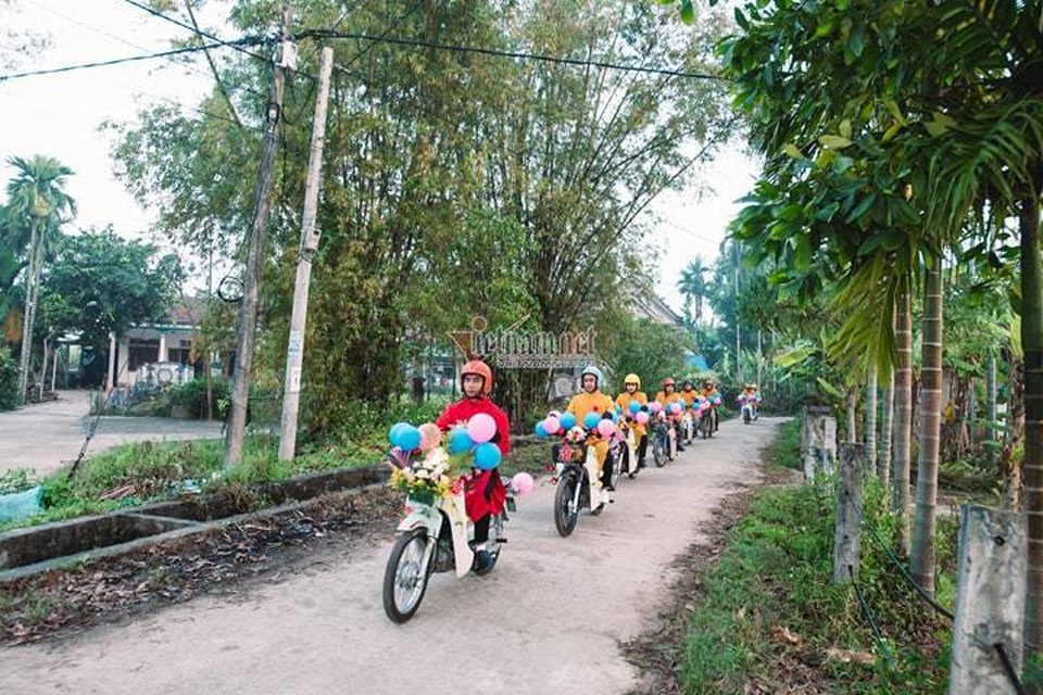 Chàng trai Quảng Trị đón dâu bằng loạt Honda Super Cub cũ cực chất - 1 Chàng trai Quảng Trị đón dâu bằng loạt Honda Super Cub cũ cực chất - 1