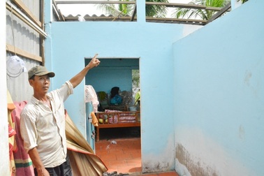 Lốc xoáy làm hư hại nhiều căn nhà dân tại Bạc Liêu