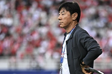 Shin Tae Yong tự tin, HLV Philippines bị CĐV Indonesia công kích
