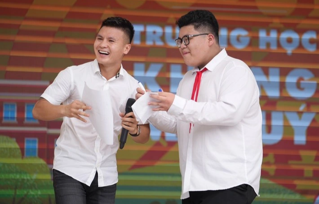 Cầu thủ Quang Hải cổ vũ cuộc thi trường học không ma túy - 1 Cầu thủ Quang Hải cổ vũ cuộc thi trường học không ma túy - 1