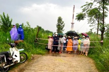 5 phụ nữ băng qua sông đi chợ, một người bị nước lũ cuốn mất tích