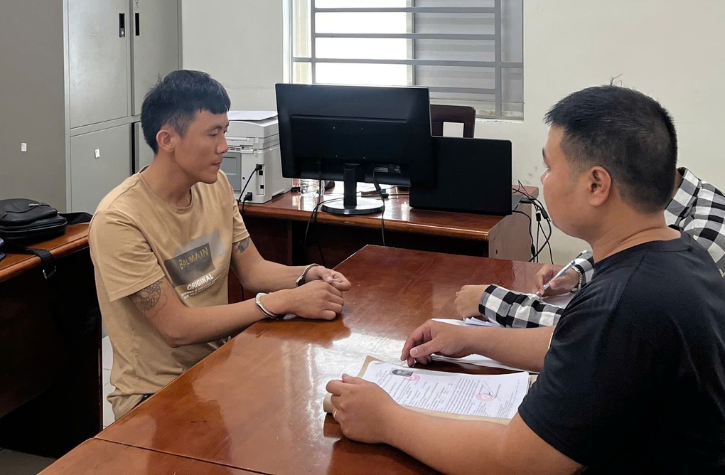 Vướng lao lý vì quan hệ đồng tính với thiếu niên 14 tuổi ở TPHCM - 1 Vướng lao lý vì quan hệ đồng tính với thiếu niên 14 tuổi ở TPHCM - 1