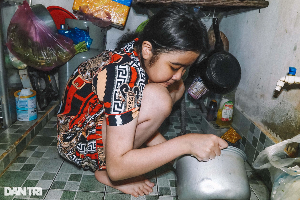 Cha mẹ bỏ rơi, nữ sinh trường chuyên chống chọi căn bệnh quái ác - 4 Cha mẹ bỏ rơi, nữ sinh trường chuyên chống chọi căn bệnh quái ác - 4