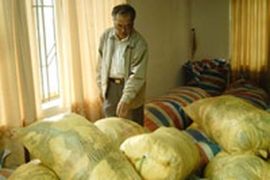 Hàng ngàn bộ quần áo, sách vở cho Nậm Giải 