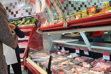 Nhập cả triệu con lợn sống, giá thịt lợn siêu thị vẫn tăng mạnh