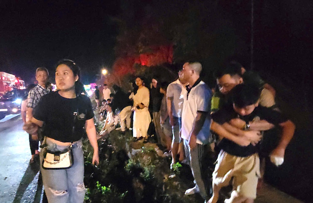 Công an thông tin vụ ô tô chở 36 hành khách rơi xuống vực đèo Bảo Lộc - 2 Công an thông tin vụ ô tô chở 36 hành khách rơi xuống vực đèo Bảo Lộc - 2