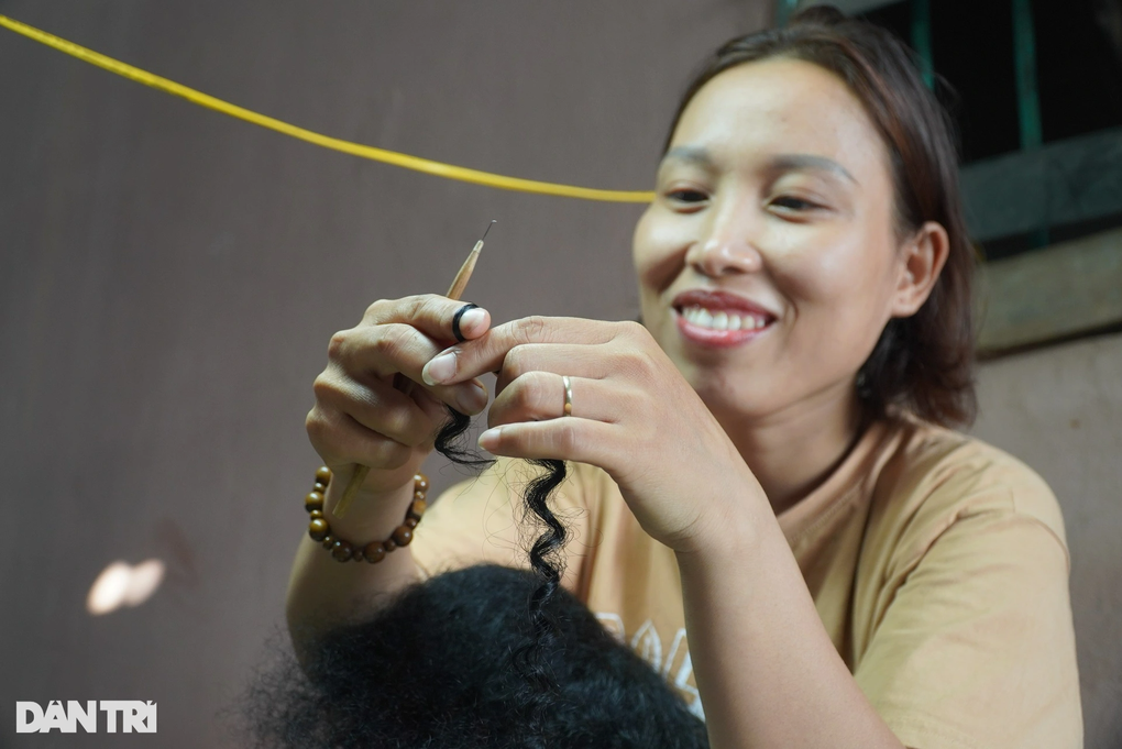 Kiếm tiền thật nhờ nghề làm... hàng giả - 11 Kiếm tiền thật nhờ nghề làm... hàng giả - 11