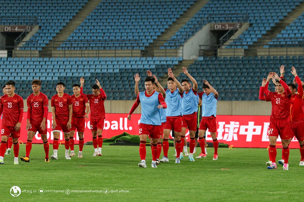 Đội tuyển Việt Nam tổng duyệt chờ đấu Trung Quốc ở Đại Liên - 3