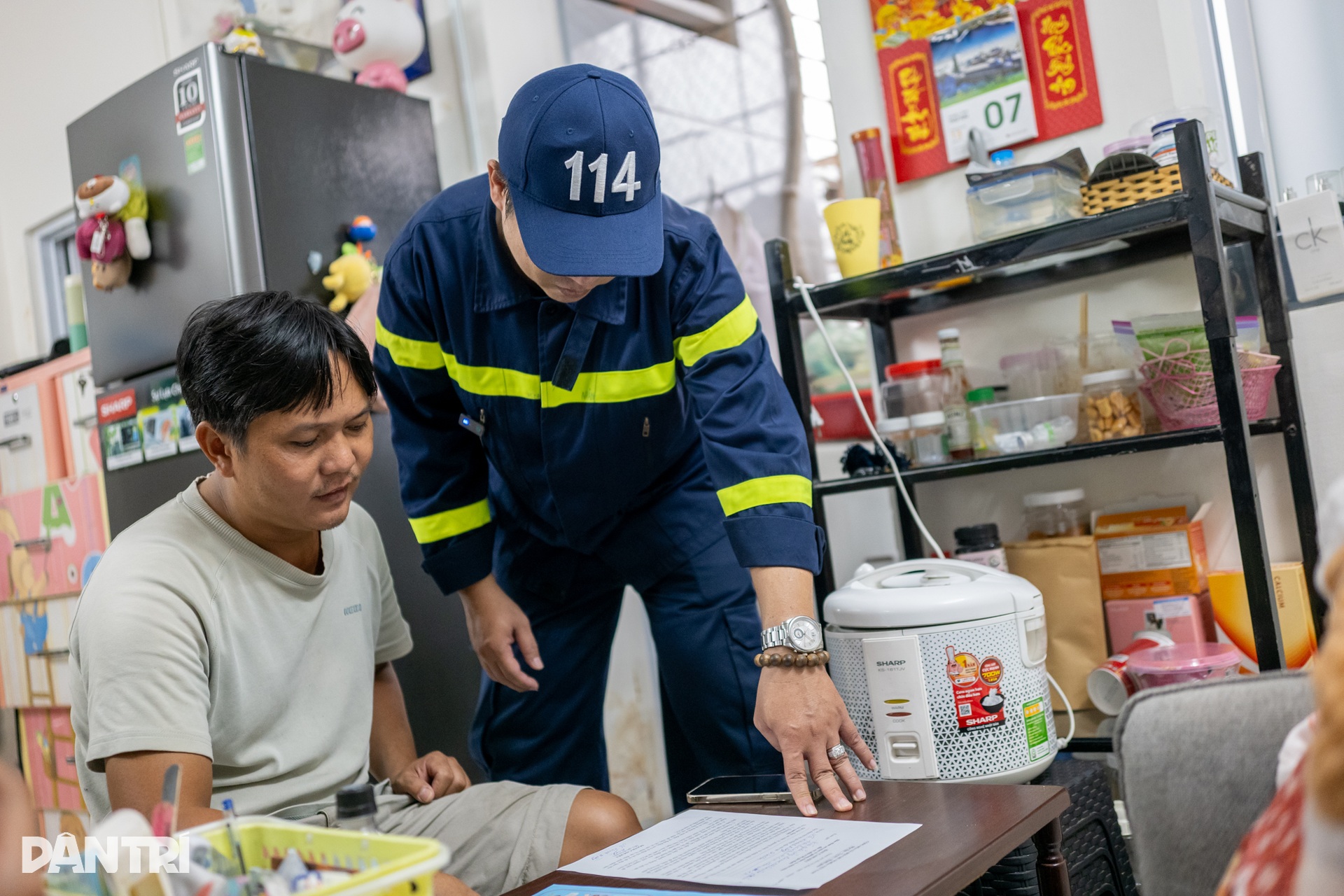Lực lượng chức năng TPHCM vận động người dân phá chuồng cọp, mở lối thoát - 8
