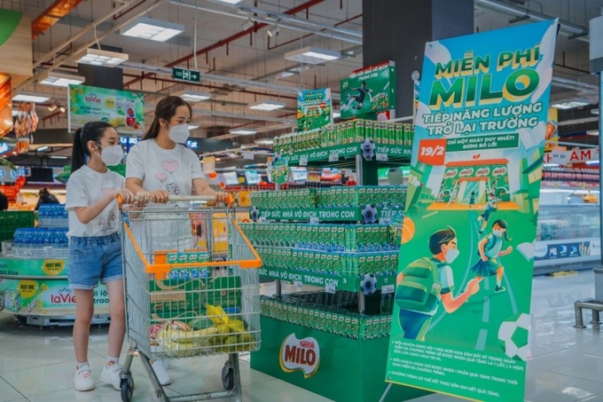 Trong một ngày duy nhất 19/02, với mỗi hóa đơn mua sắm bất kỳ tại các siêu thị, khách hàng sẽ nhận được 1 lốc sữa MILO 115ml miễn phí.