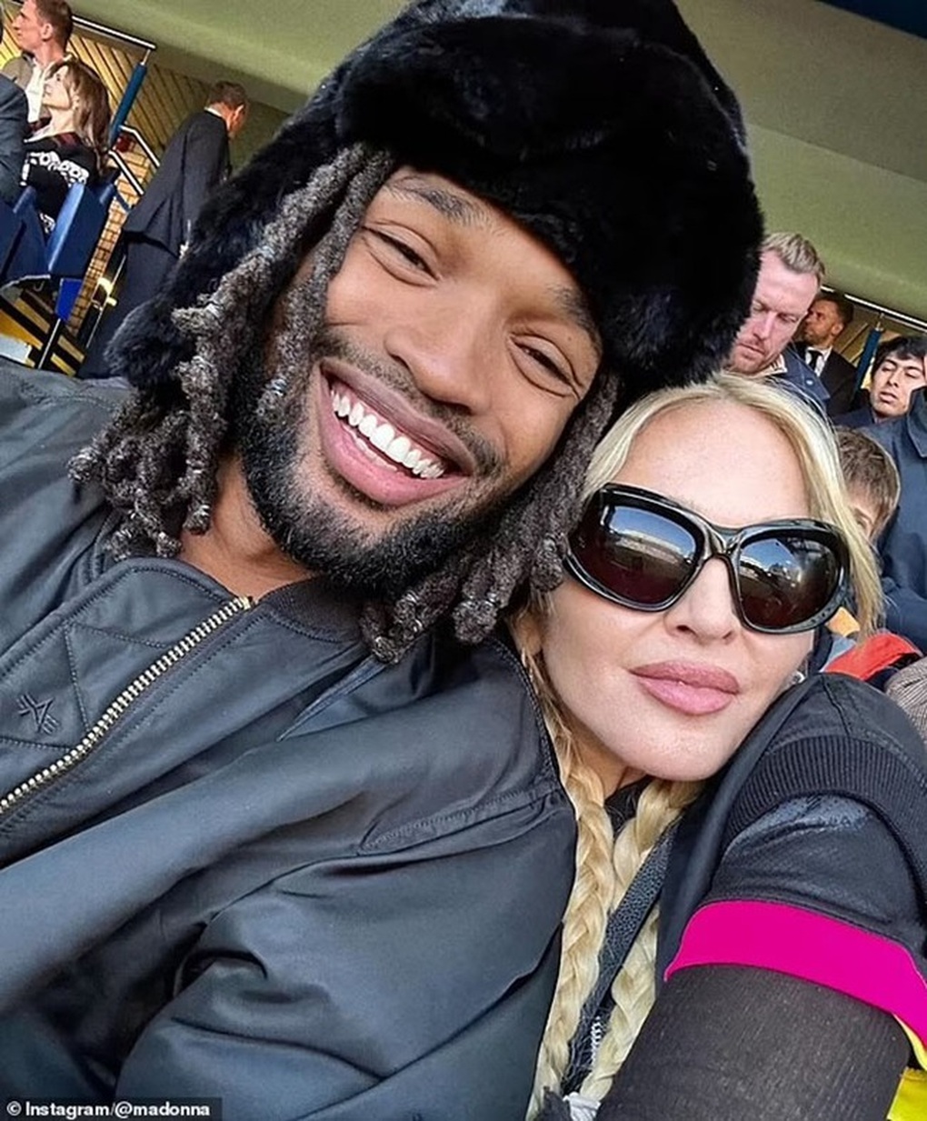 Chuyện tình ngọt ngào của nữ hoàng nhạc pop Madonna và bạn trai kém 29 tuổi - 3 Chuyện tình ngọt ngào của nữ hoàng nhạc pop Madonna và bạn trai kém 29 tuổi - 3