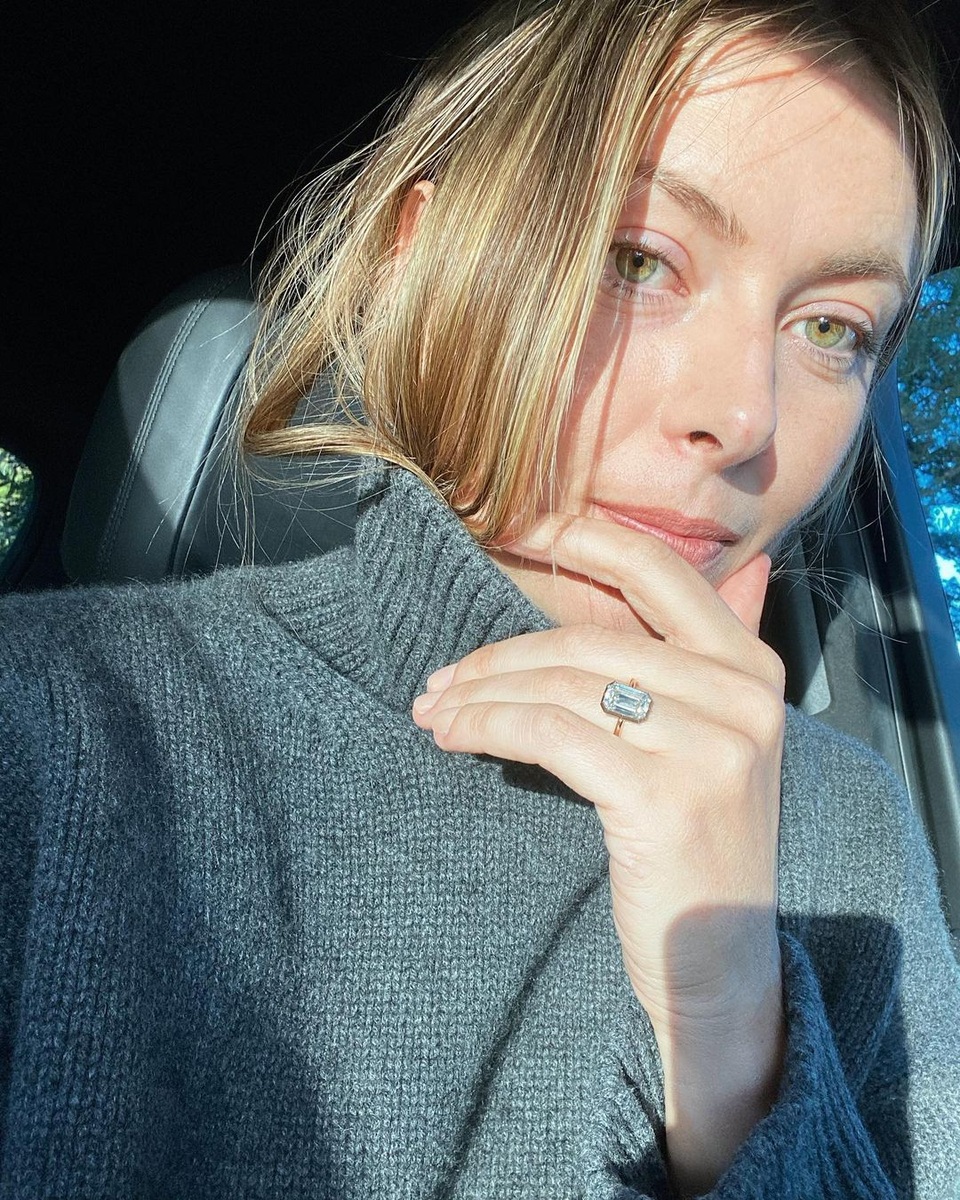Maria Sharapova hạnh phúc khoe nhẫn đính hôn siêu khủng - 1 Maria Sharapova hạnh phúc khoe nhẫn đính hôn siêu khủng - 1