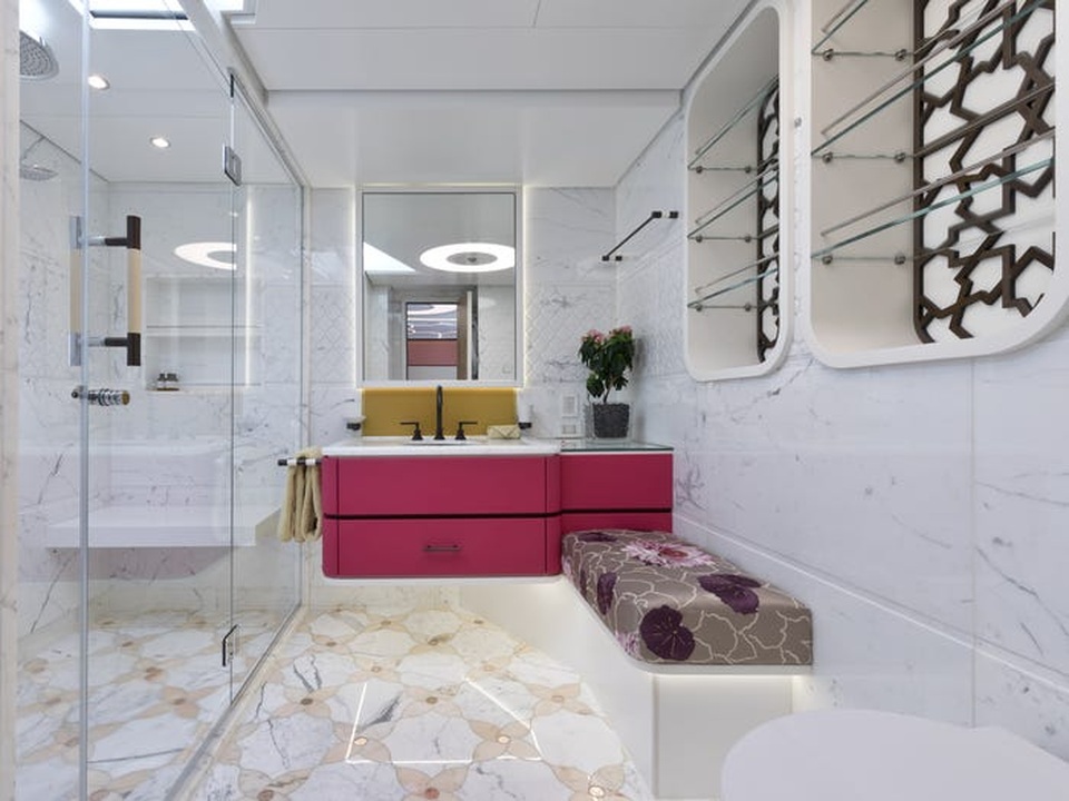 Chiêm ngưỡng “siêu du thuyền” carbon dát vàng đầu tiên trên thế giới - 4 Chiêm ngưỡng “siêu du thuyền” carbon dát vàng đầu tiên trên thế giới - 4