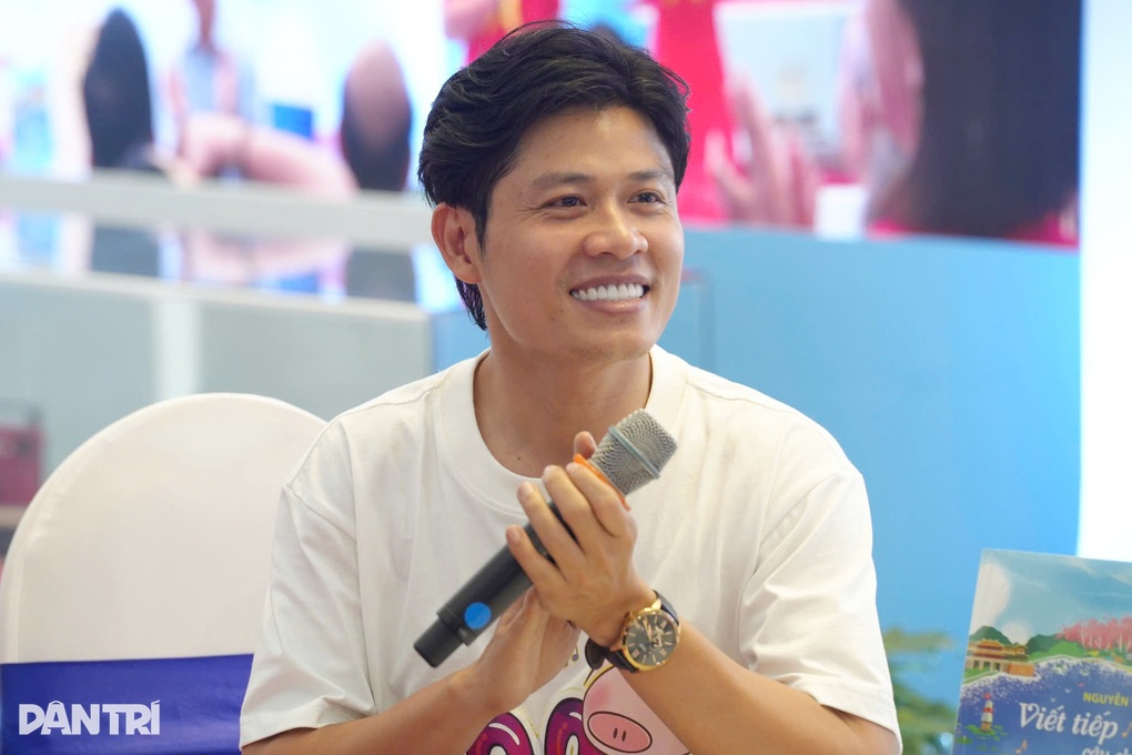 Nguyễn Văn Chung lên tiếng về nghi vấn bán bản hit tiền tỷ cho Hòa Minzy - 1 Nguyễn Văn Chung lên tiếng về nghi vấn bán bản hit tiền tỷ cho Hòa Minzy - 1