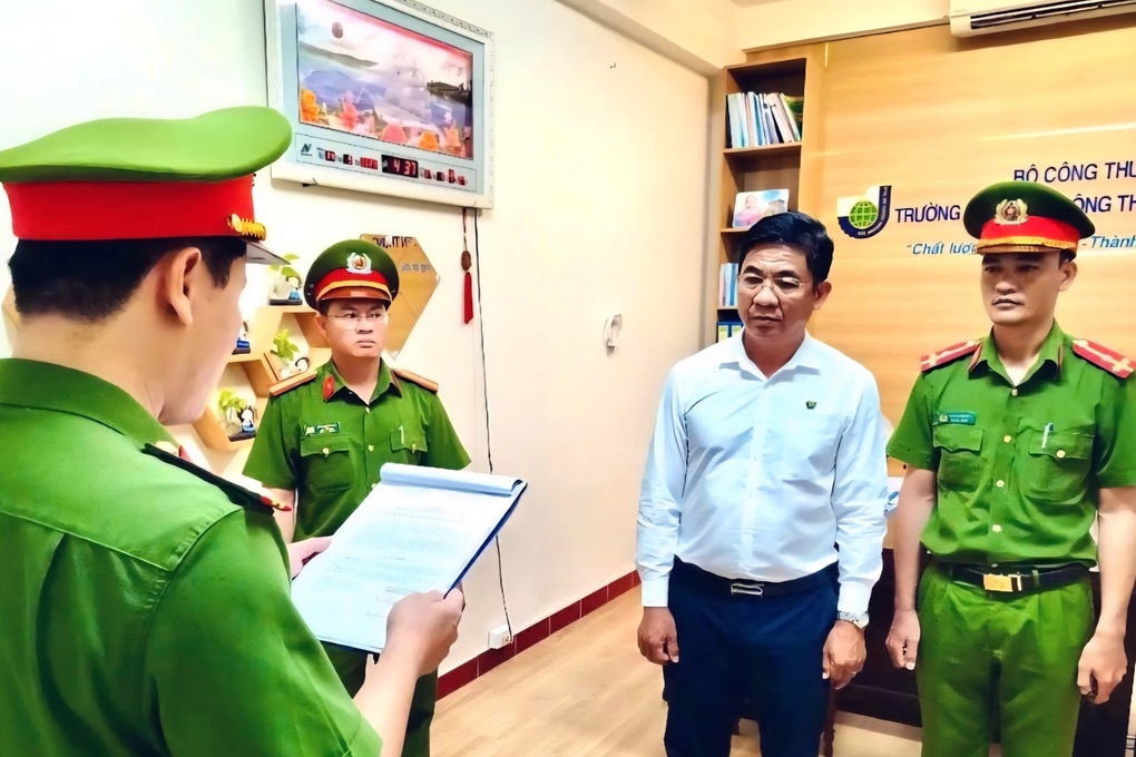 Bắt Hiệu trưởng Trường Cao đẳng Công Thương miền Trung - 1 Bắt Hiệu trưởng Trường Cao đẳng Công Thương miền Trung - 1