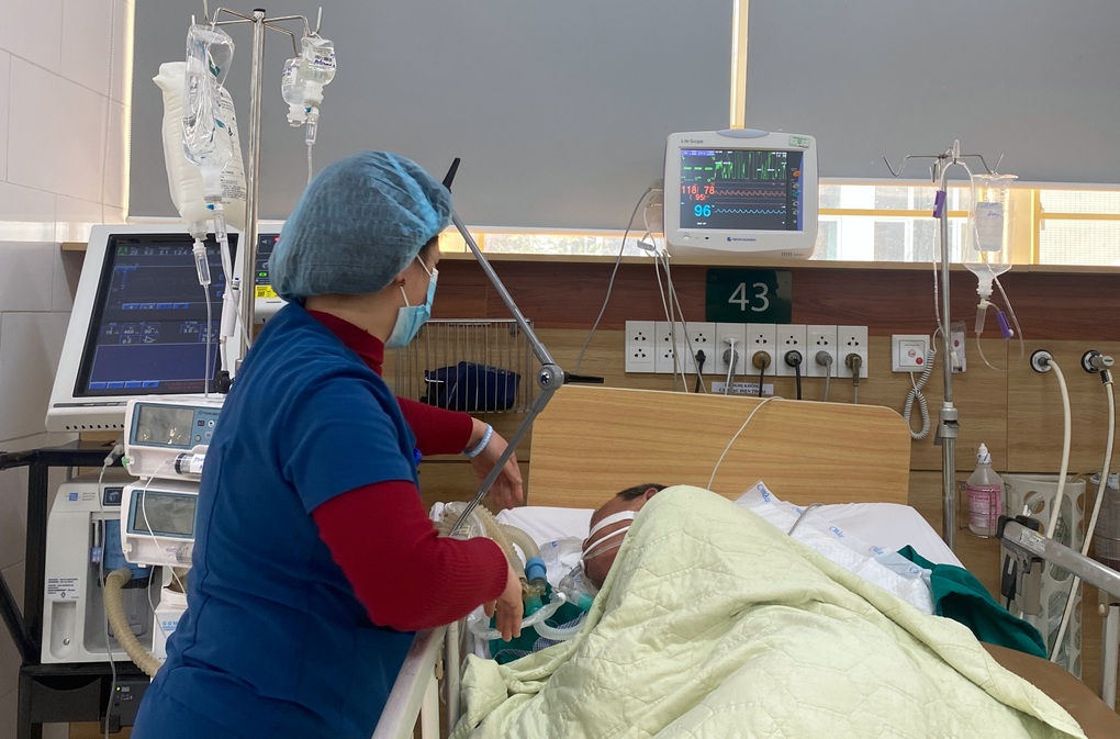 Sau chầu nhậu khai xuân, 3 người đi cấp cứu vì uống phải rượu rởm - 1 Sau chầu nhậu khai xuân, 3 người đi cấp cứu vì uống phải rượu rởm - 1