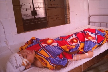 Ba người bị chém dã man nằm gục tại quán cháo vịt