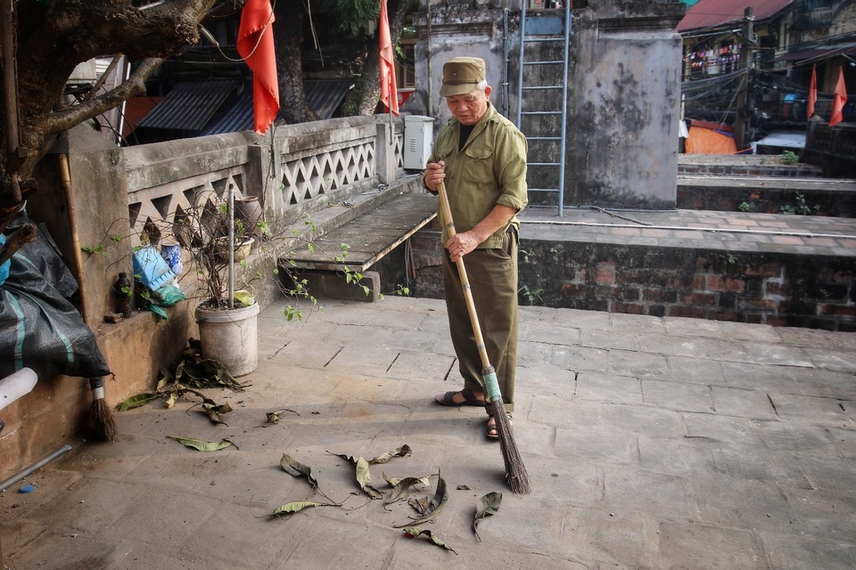 Người đàn ông 20 năm canh gác cửa ô cuối cùng của Hà Nội - 4 Người đàn ông 20 năm canh gác cửa ô cuối cùng của Hà Nội - 4