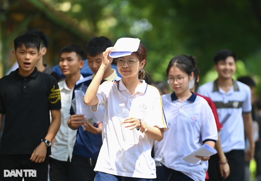 High school graduation literature exam 2025 current news, suitable for the era of growth - 4 Đề ngữ văn tốt nghiệp THPT 2025 thời sự, phù hợp với kỷ nguyên vươn mình - 4
