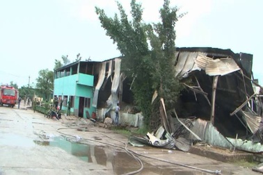 Cháy kho nông sản, 200 tấn hàng hóa bị thiêu rụi