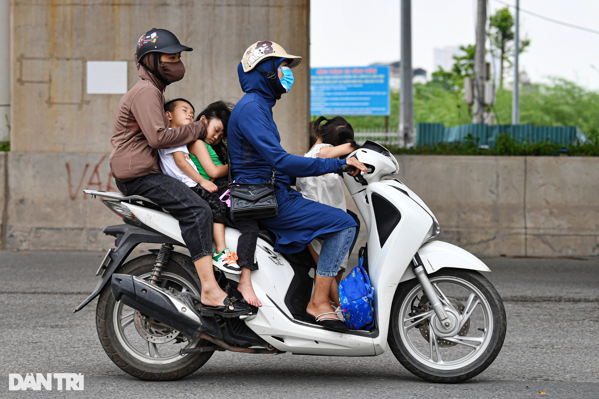 Giao thông cửa ngõ Hà Nội: Một ngả tắc, 2 ngả thông - 13 Giao thông cửa ngõ Hà Nội: Một ngả tắc, 2 ngả thông - 13