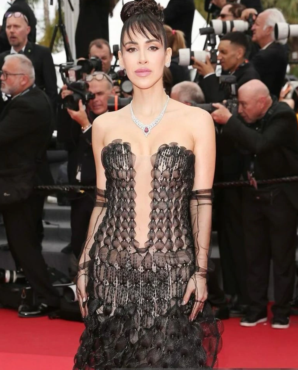 Từ chàng trai chơi búp bê giấy đến NTK có 4 chiếc váy xuất hiện tại Cannes - 8 Từ chàng trai chơi búp bê giấy đến NTK có 4 chiếc váy xuất hiện tại Cannes - 8