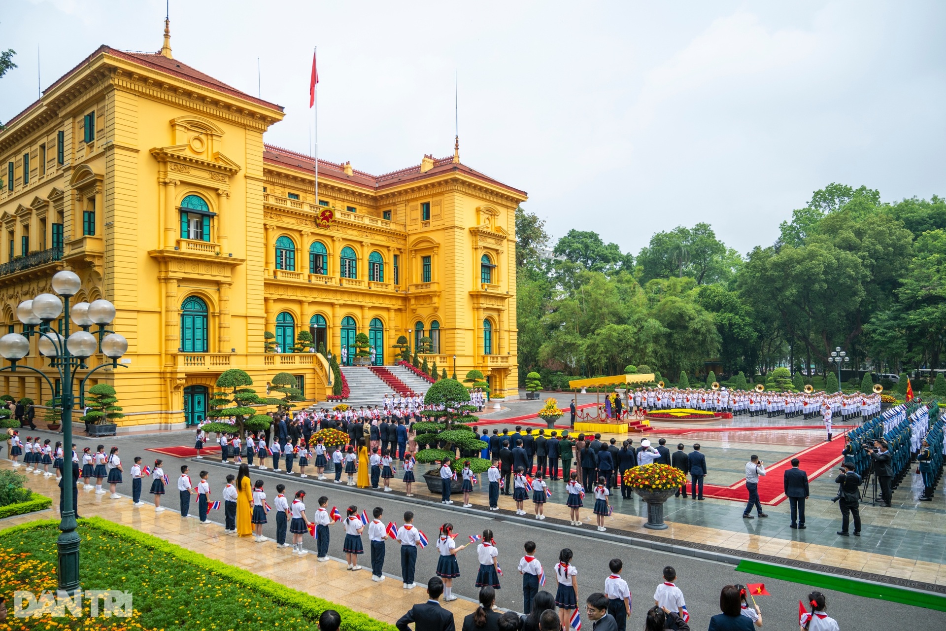 Trang trọng lễ đón Thủ tướng Thái Lan thăm chính thức Việt Nam - 1 Trang trọng lễ đón Thủ tướng Thái Lan thăm chính thức Việt Nam - 1