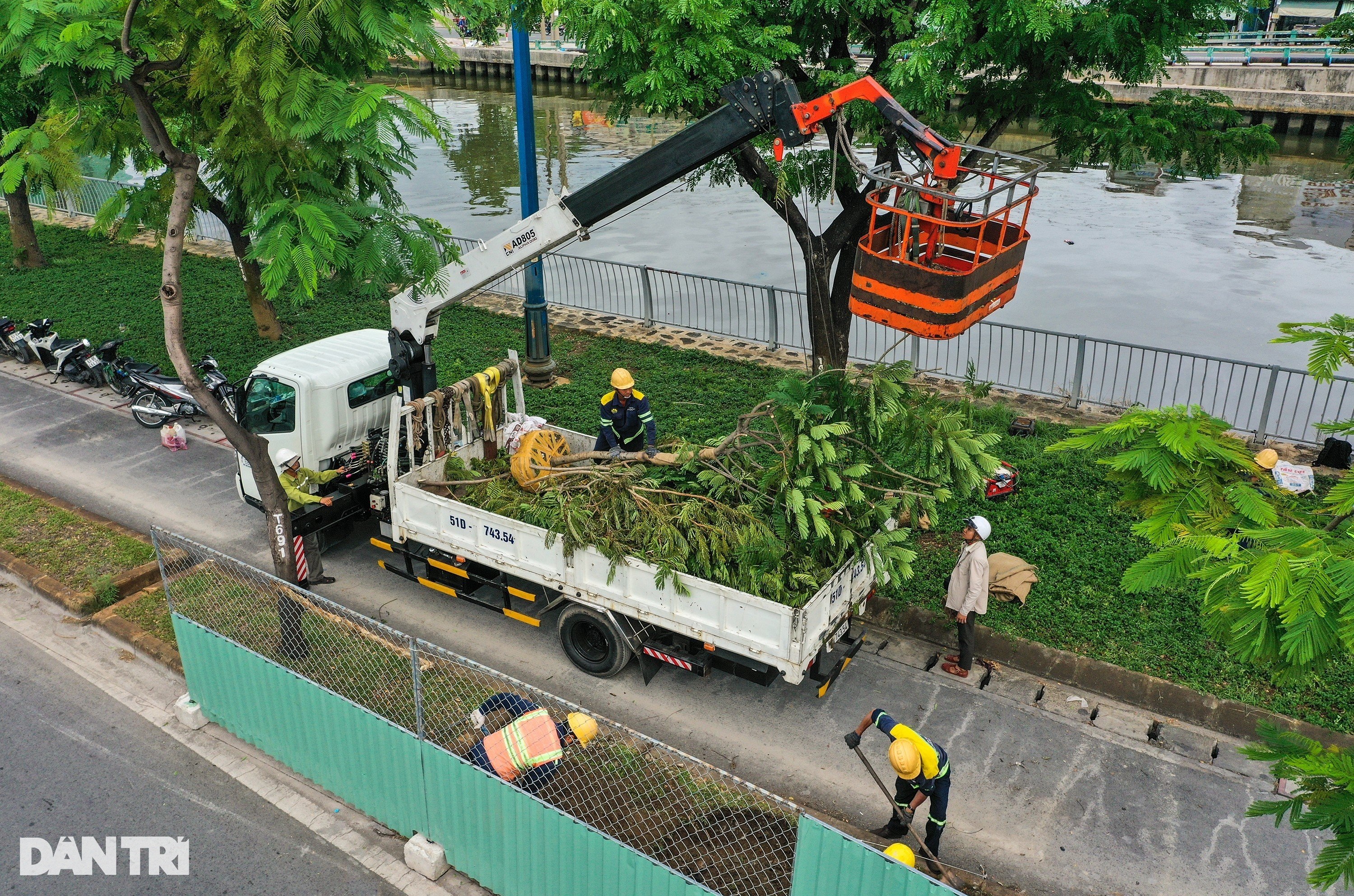 View - Bắt đầu dời cây, thi công mở rộng 8km đại lộ Võ Văn Kiệt ở TPHCM | Báo Dân trí