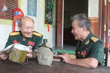 Cả tháng chỉ ăn măng rừng vẫn tải không thiếu một hạt gạo cho chiến trường