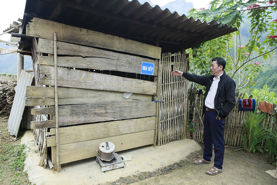 Hàng chục học sinh mầm non “co ro” trong lớp học trên triền núi - 9 Hàng chục học sinh mầm non “co ro” trong lớp học trên triền núi - 9