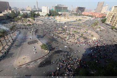 Bạo động lan rộng, chính phủ Ai Cập đệ đơn từ chức