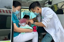 Vượt hơn 100km, cứu cháu bé người Lào sinh non ở khu vực biên giới