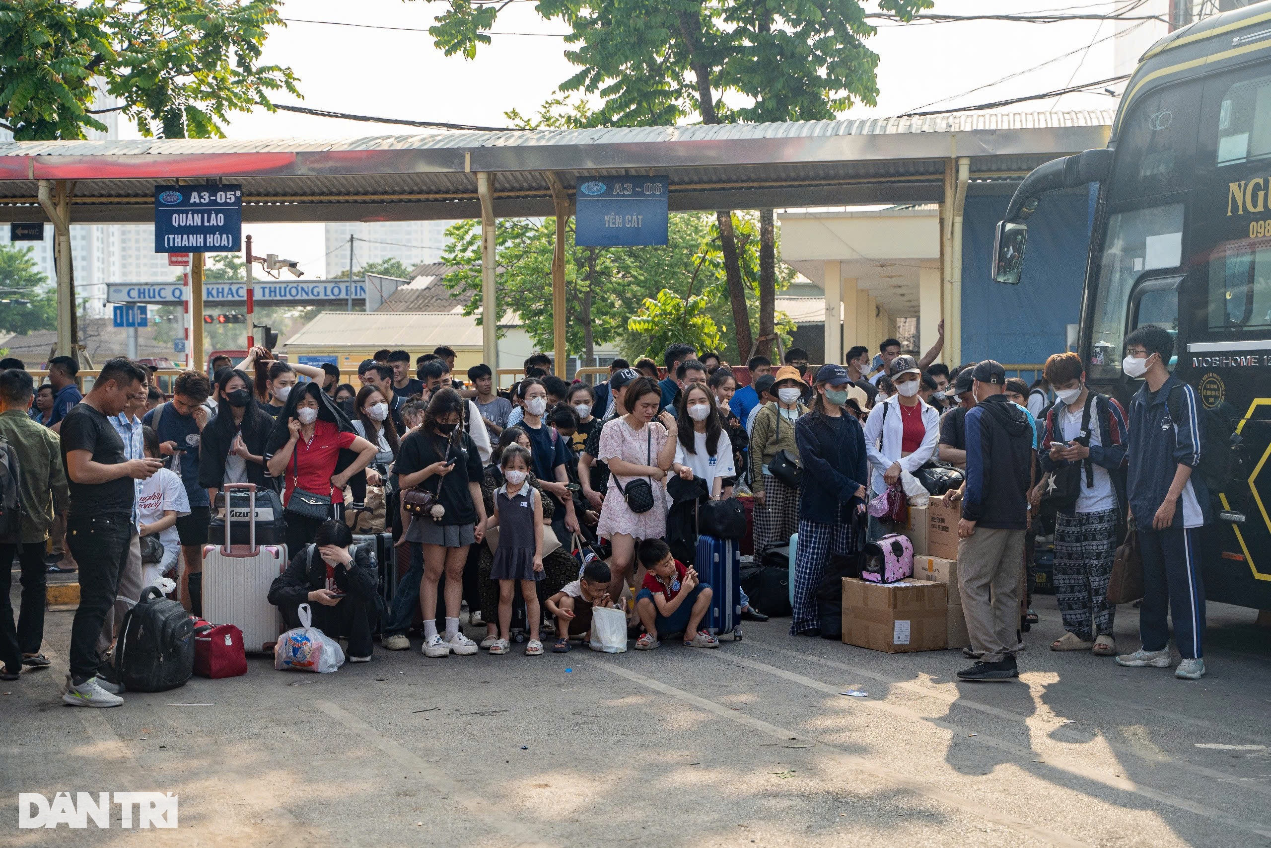 Đông nghịt người về quê nghỉ lễ 30/4, Vành đai 3 trên cao ùn tắc hơn 5km - 11 Đông nghịt người về quê nghỉ lễ 30/4, Vành đai 3 trên cao ùn tắc hơn 5km - 11