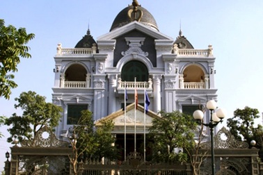 Những lâu đài nguy nga, phủ vàng của đại gia Hà Nội