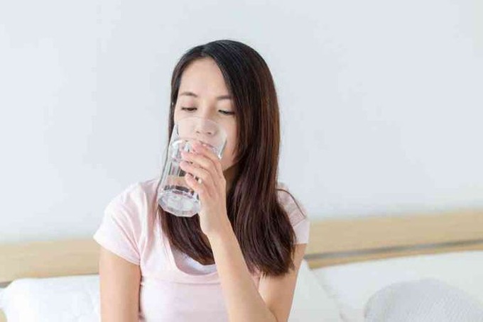 3 thói quen uống nước làm hỏng thận nhiều người mắc