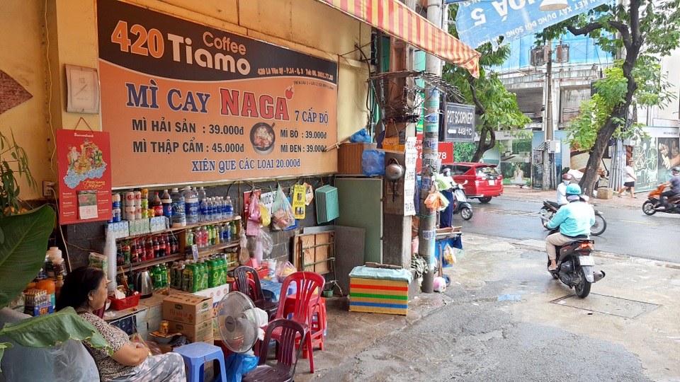 Phẫn nộ nghi án mẹ xúi con trai trộm túi tiền của bà bán cà phê - 4 Phẫn nộ nghi án mẹ xúi con trai trộm túi tiền của bà bán cà phê - 4
