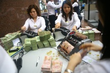 Lãi vay 15%: Nhà băng không giảm, doanh nghiệp sẽ tố! 