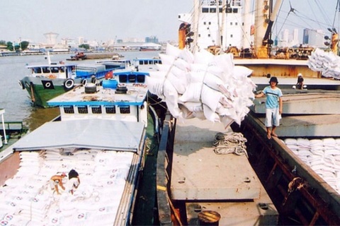 Tổng cục Hải quan nói gì về việc "mở cửa" xuất khẩu gạo lúc nửa đêm?