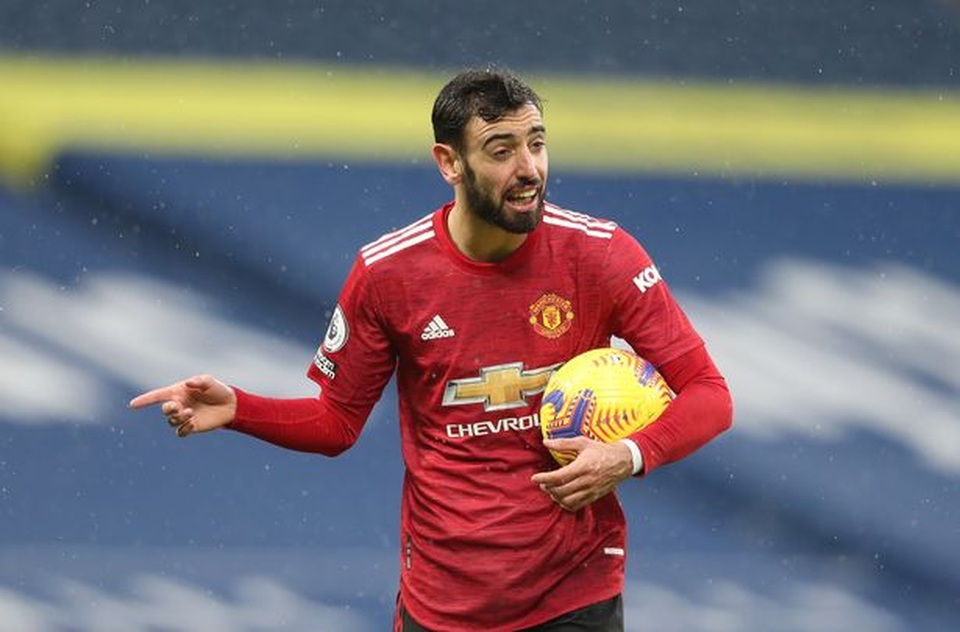 Bruno Fernandes và HLV Solskjaer cãi nhau nảy lửa trên sân - 2 Bruno Fernandes và HLV Solskjaer cãi nhau nảy lửa trên sân - 2